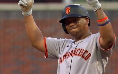 Devers decide con jonrón triunfo de Gigantes sobre Filis