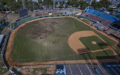 Estadio Quisqueya: Kelvin Cruz califica de inaceptable estado terreno