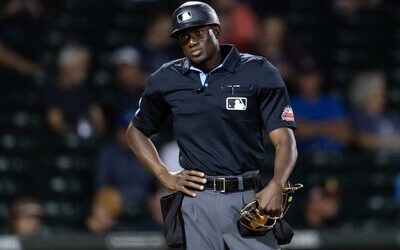 Félix Neón debuta mañana como umpire de la MLB