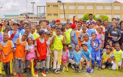 Inefi: Byron Matos lidera clínica de Flag Football para estudiantes