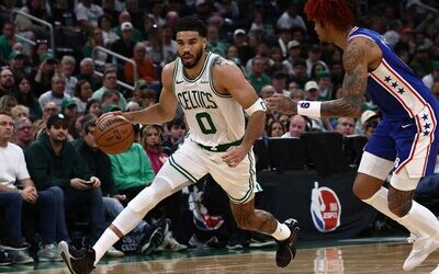 NBA: Celtics arrollan a Sixers en inicio playoffs con brillo estelares