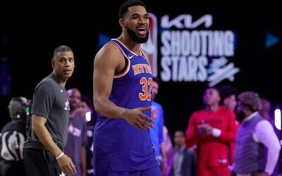 Knicks tumban a Celtics y mantienen pelea por 2do lugar del Este