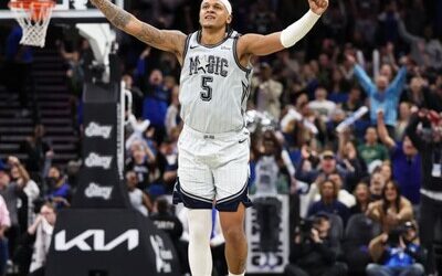 Suns tumban a Warriors y pasan con Magic a playoffs de la NBA