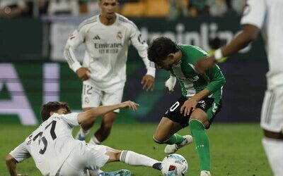 Real Madrid tropieza al empatar ante Betis, Mbappé pide el cambio