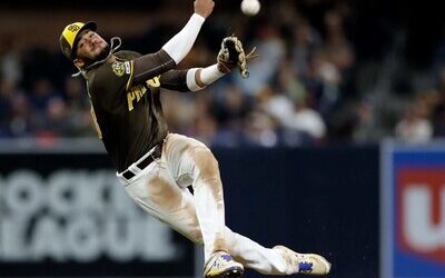 Tatis Jr. prueba versatilidad con su regreso al cuadro