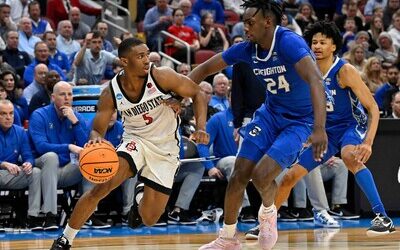 Trump firma orden ejecutiva para regular el deporte universitario