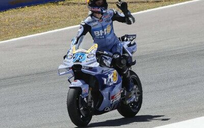 Victoria de Álex Márquez en Jerez tras caída de Marc Márquez