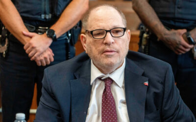 Weinstein sale del tribunal durante deliberaciones en juicio por ‘dolor’ en el pecho
