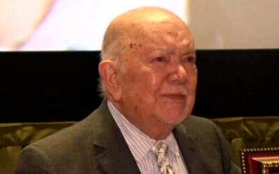 Sergio Corona recibe entre lágrimas emotivo homenaje