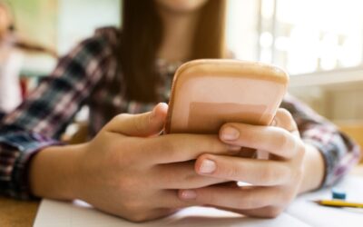 Adiós al celular en las aulas: la nueva restricción para alumnos de primaria y secundaria en CDMX