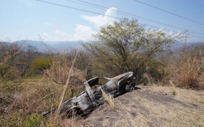Homicidio de policías comunitarios provoca balaceras y bloqueos en Charapan, Michoacán