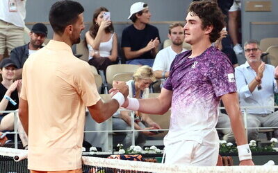 Joao Fonseca elimina a Novak Djokovic