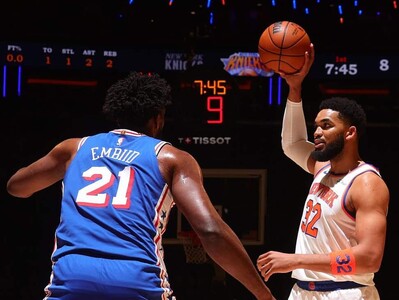Knicks arrollan a Sixers 137-98 en inicio de semifinales