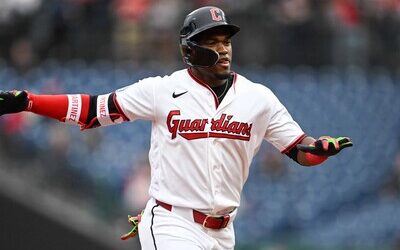 MLB: Ángel Martínez abre con jonrón y Guardianes vencen a Angelinos