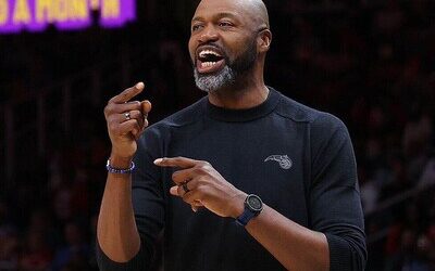 NBA: Pelicans contratan a Mosley después de despido por Orlando