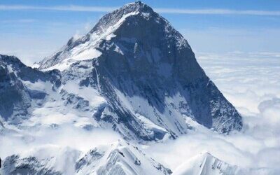 Tyler Andrews sube el Everest en menos de 10 horas