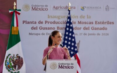 México y EU inauguran planta que producirá hasta 100 millones de moscas estériles contra el gusano barrenador