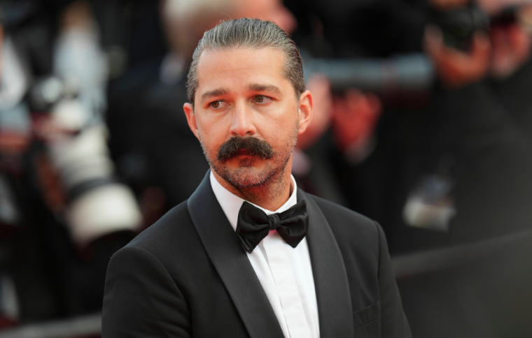 Shia LaBeouf recibe libertad condicional tras declararse culpable de golpear a personas en un bar