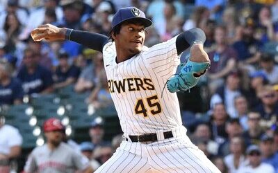 MLB: Abner Uribe sirve su suspensión de un partido