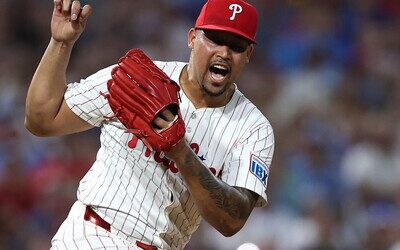 Jhoan Durán salva su número 20 en triunfo 2-1 de Filis sobre Mets