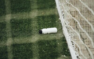 La FIFA prohíbe que los aficionados lleven botellas a los estadios