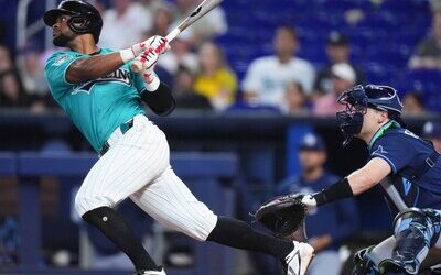 MLB: Otto López conectó tres hits y anotó cuatro carreras