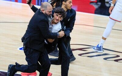 NBA arresta y veta de por vida a aficionado por irrumpir en cancha