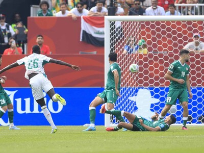Senegal aplasta 5-0 a Irak y busca clasificar