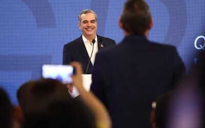 Luis Abinader felicita a los New York Knicks campeones NBA