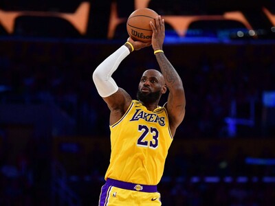 Agente: LeBron James valora 10 posibles nuevos equipos
