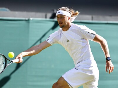 Alexander Zverev gana y busca solidez en Wimbledon