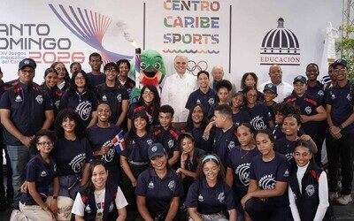 Ministro Luis Miguel De Camps recibe antorcha de los Juegos