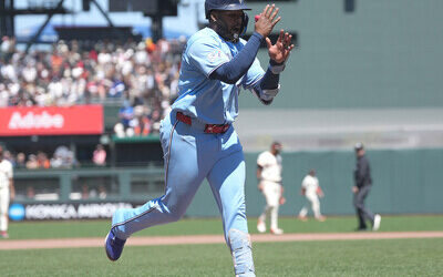 MLB: Vladimir Guerrero Jr. conecta cuadrangular con bases llenas