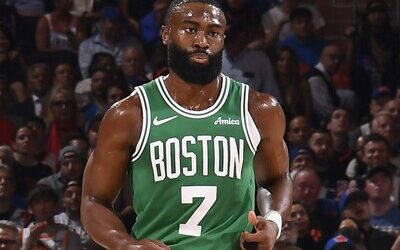 Celtics traspasan a Jaylen Brown a sus rivales Sixers