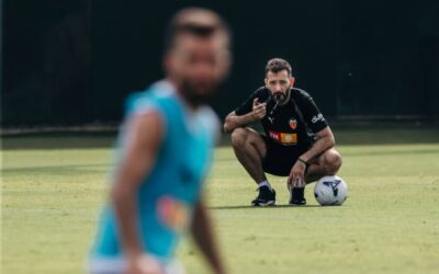 Corberán pide un central titular por delante de Tárrega y De Haas