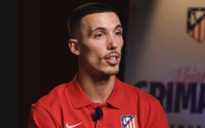 Grimaldo: «Soy un lateral ofensivo, pero con los años he aprendido a saber en qué momento tengo que defender»