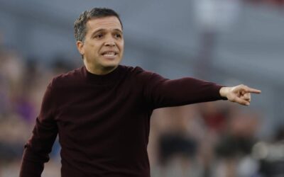 Luís Castro: «Si hubiera sido por mí, no habría vendido a Espí, pero el club tiene problemas que vienen de otros años»