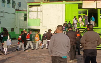 Celulares en escuelas: las preocupaciones de los padres van del bullying al reclutamiento forzado
