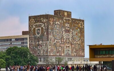 Aspirantes a la UNAM bloquean Insurgentes Sur para manifestarse contra examen de control