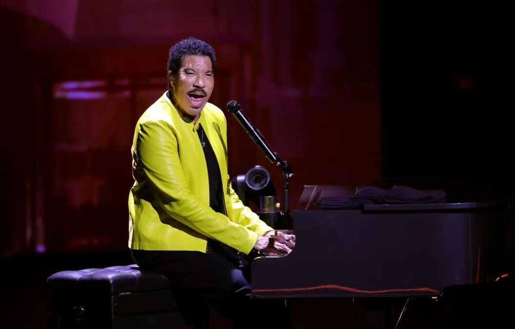 Lionel Richie es hospitalizado de emergencia tras concierto en Missouri