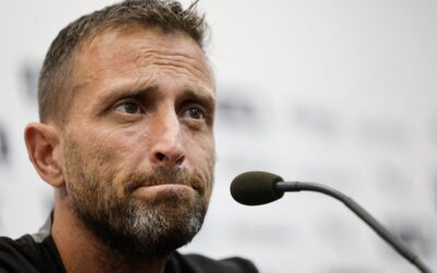 Óscar Sánchez, técnico interino del Valencia: «La trayectoria de Javier Aguirre ya dice lo que es; sería osado que hable yo de él»