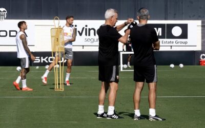 Javier Aguirre ya le toma el pulso al Valencia