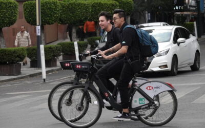 Contra el tráfico en Reforma: empresas apuestan por Ecobici y transporte corporativo