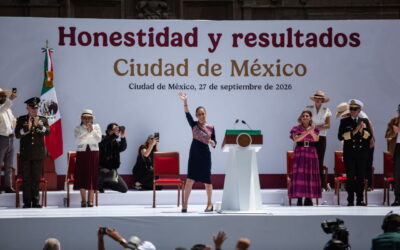Entre Amlitos, Sheinbaumluches y gritos de “¡presidenta!”, el Zócalo arropa a Sheinbaum