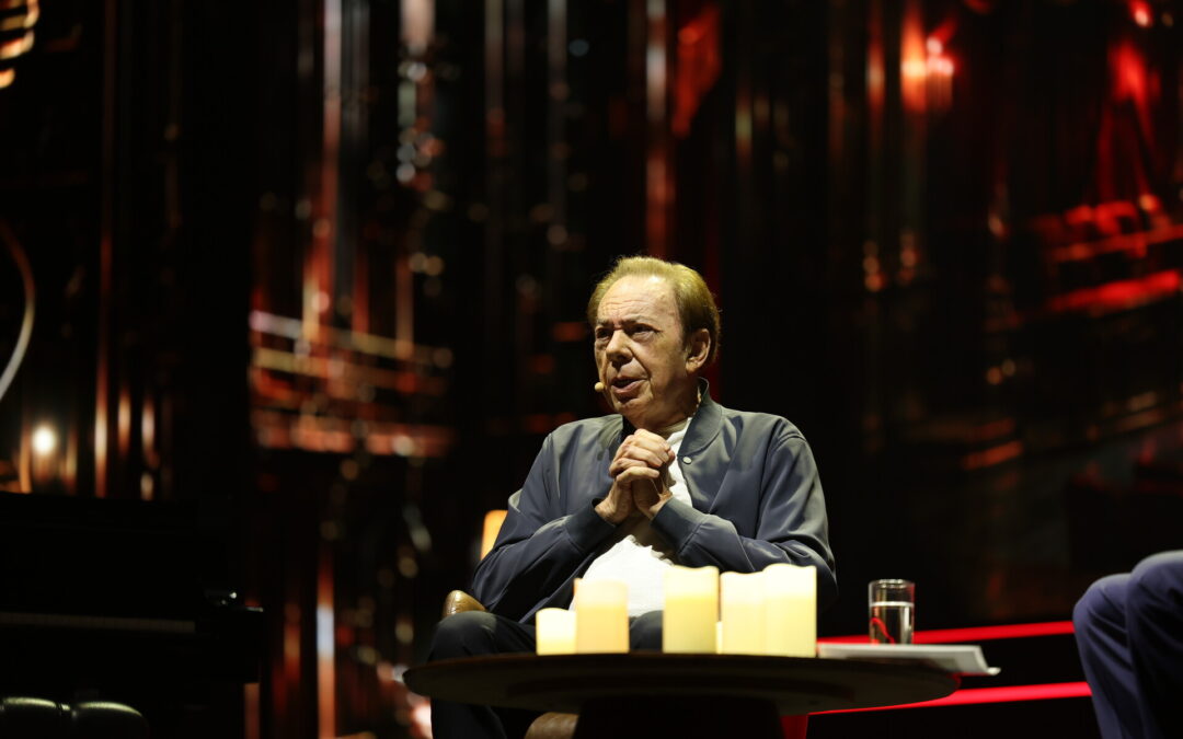 Compositor Andrew Lloyd Webber deleita a becarios de México: ‘Voy a cumplir 80, sigo creando’