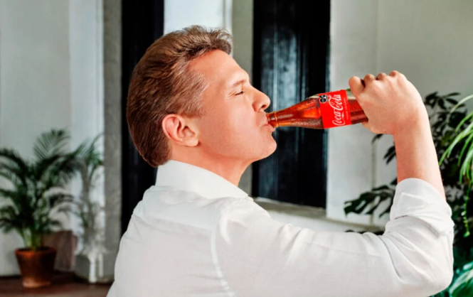 Campaña de refresquera con Luis Miguel enfrenta denuncia en Cofepris