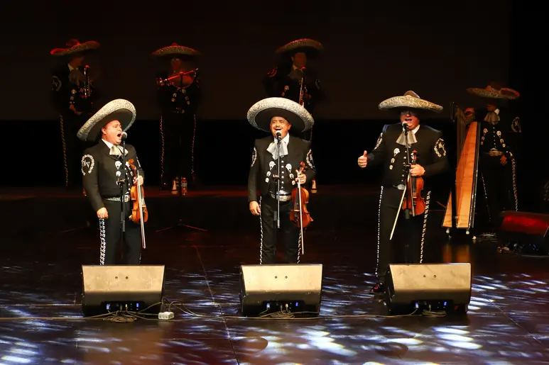 Cuando suena el Mariachi Vargas, los laguneros cantan