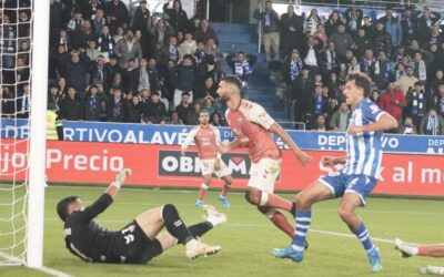Mañas se estrena en Primera y evita la debacle