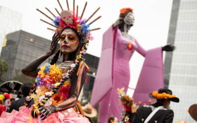 Mega Procesión 2026: cientos de catrinas y catrines pasean por las calles de la CDMX