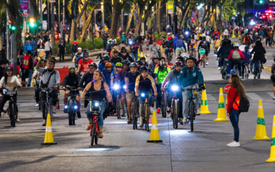 Catrinas y bicis decoradas toman Reforma durante el Paseo Nocturno en CDMX